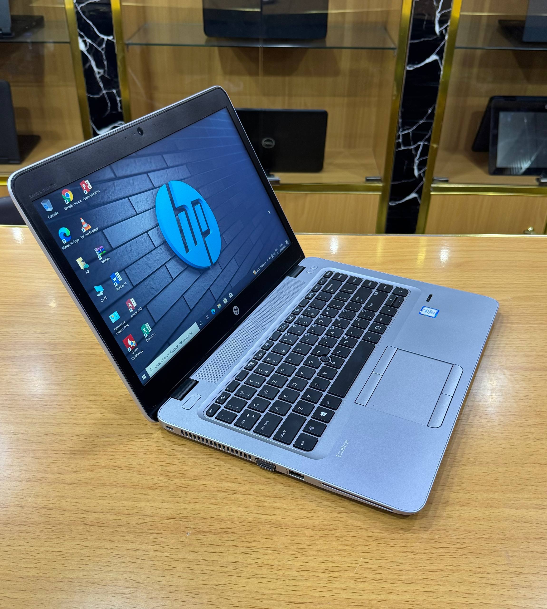 HP EliteBook 830 G3 –  Intel Core i5 - ram 8 giga - mémoire 256 giga